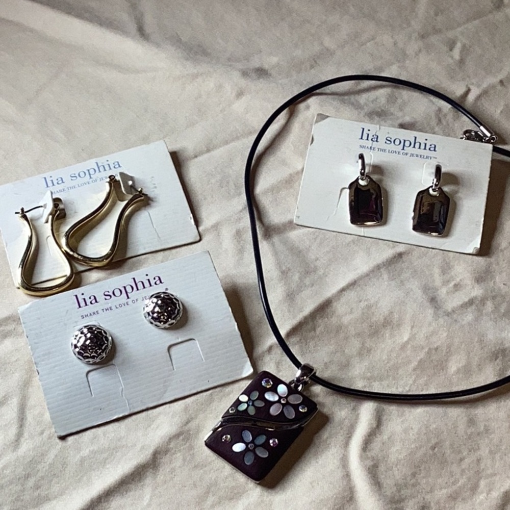 Lia Sophia Bundle 🌸 Earrings & Necklace